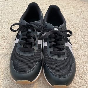 Woman’s ASICS  TIGER RUNNER 1192A160